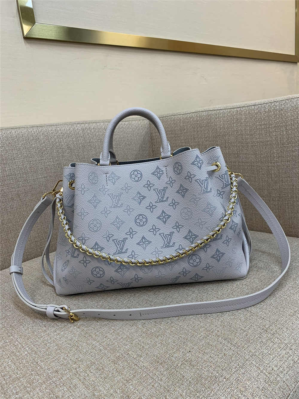 Louis Vuitton M12127 Bella Tote  size：23x13x 32cm 2025 new 